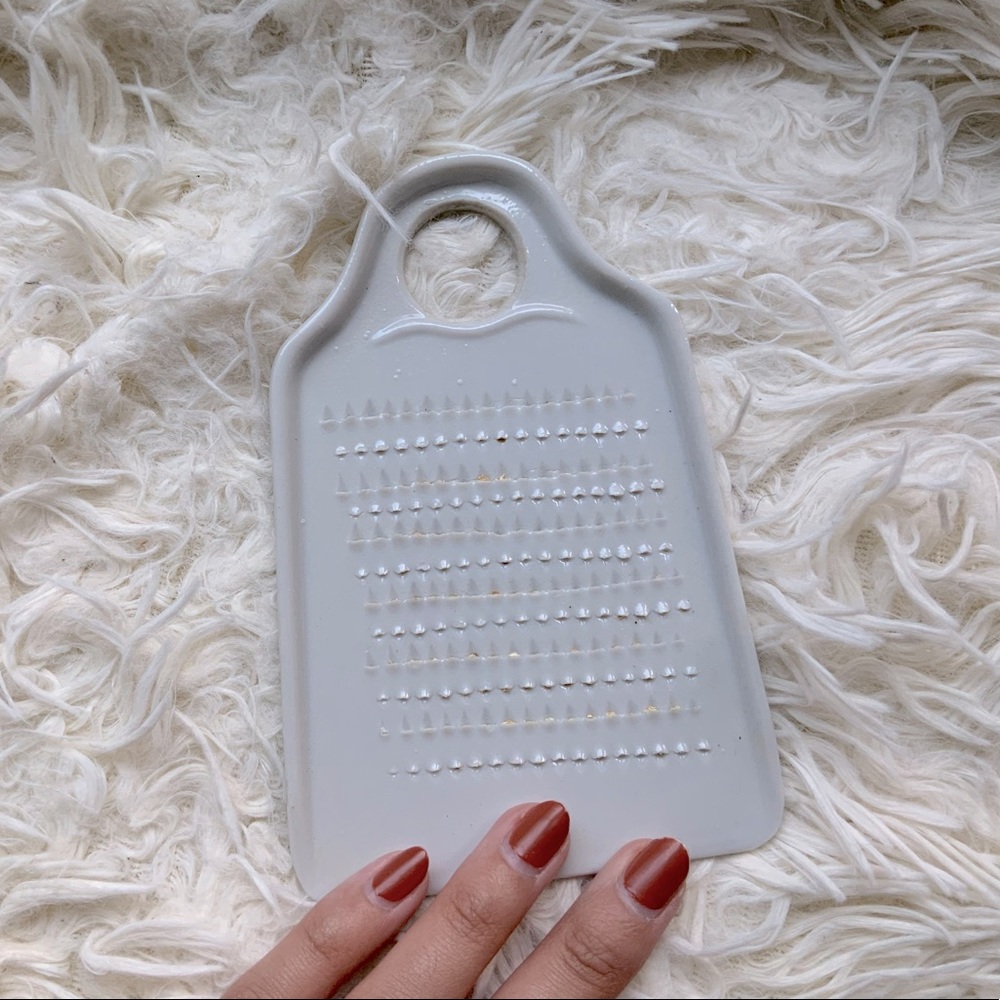 Ceramic spice grater